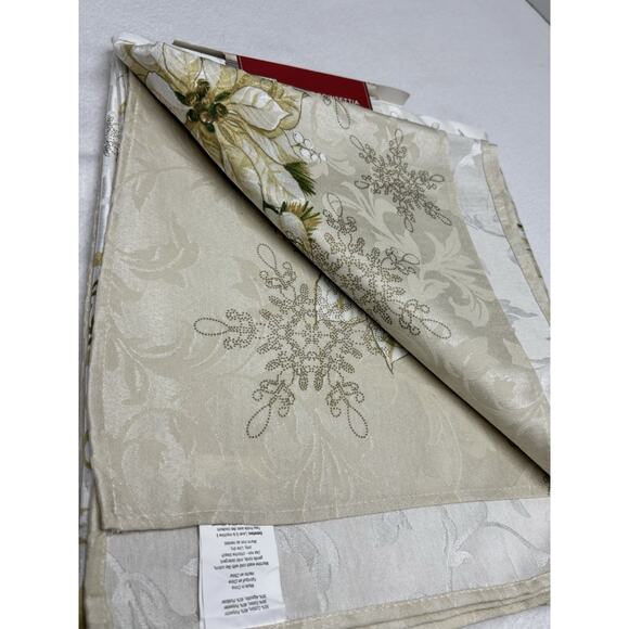 Bed Bath & Beyond Christmas Cotton Blend White Poinsettia Tablecloth 60 X 102 - Picture 10 of 10
